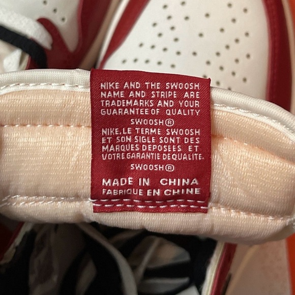 Wonmen size 10.5 Nike Air Jordan 1 retro high OG Lost & found Chicago reimagined - Picture 6 of 8